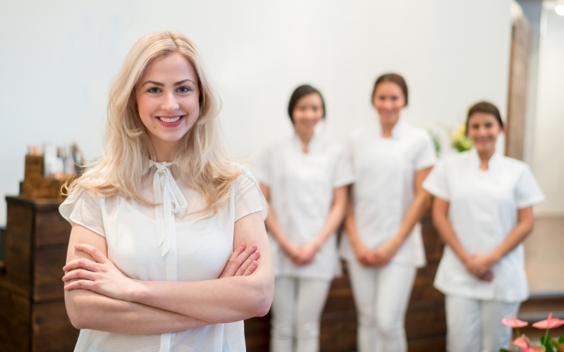 Quản lý spa chịu trách nhiệm quản lý chất lượng dịch vụ khách hàng