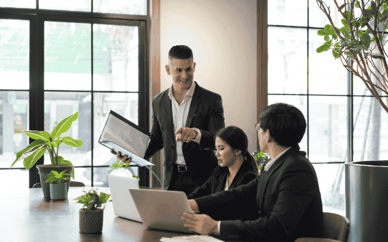 Nhân viên Sales OTA cần trau dồi kỹ năng mềm để làm việc hiệu quả với khách hàng và đối tác