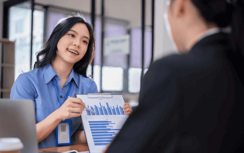 Nhân viên Sales thị trường phải làm việc với nhiều khách hàng khác nhau