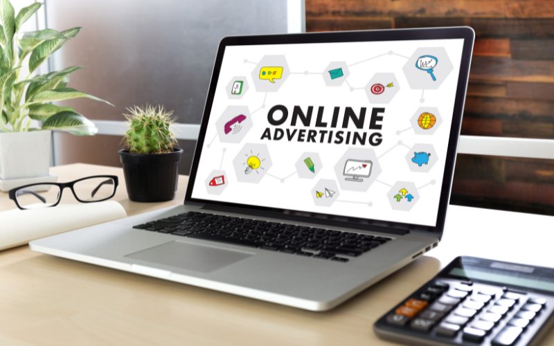 Quảng cáo sẽ giúp chiến dịch Social Media Marketing tiếp cận nhiều người hơn