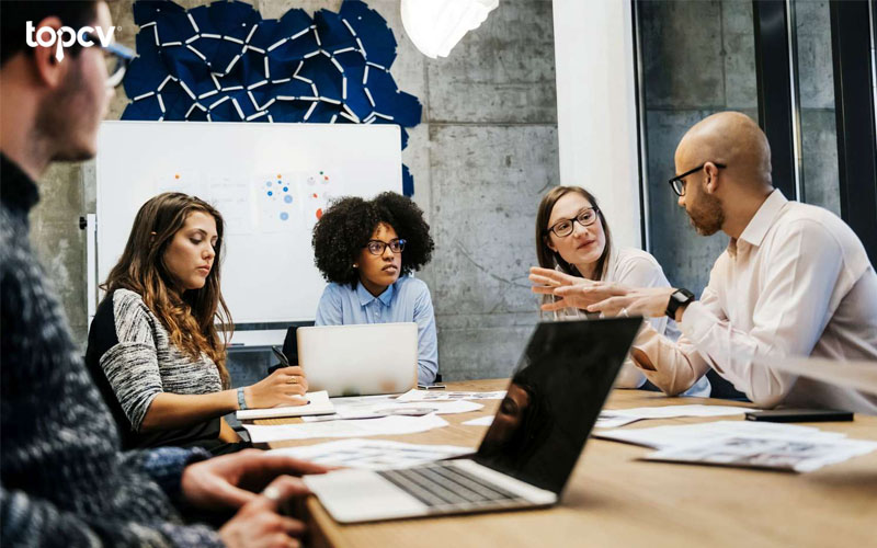 Stakeholder bao gồm những người nội bộ và bên ngoài doanh nghiệp