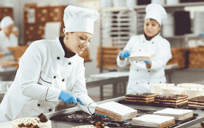 Một người làm bánh chuyên nghiệp luôn chú trọng đến từng chi tiết