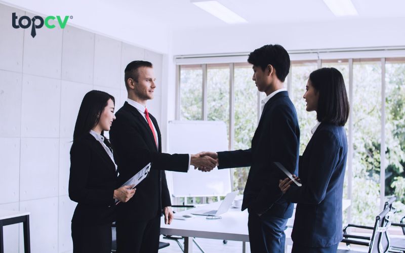 Thông dịch là gì? 4 việc làm thông dịch viên lương khủng hiện nay