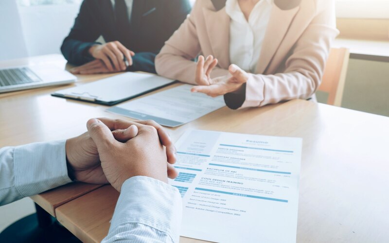 Câu hỏi phỏng vấn Communication Intern thường tập trung vào các kiến thức nền tảng được học tại trường đại học