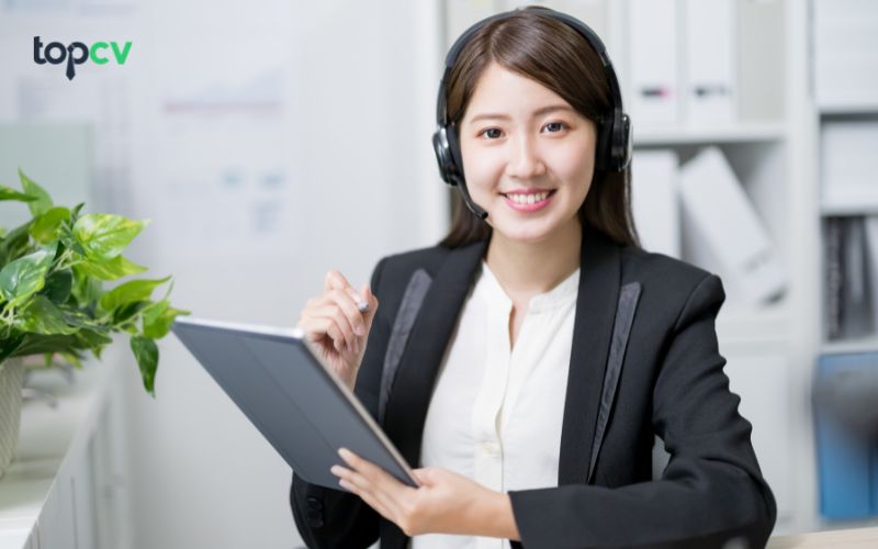 Trưởng nhóm chăm sóc khách hàng quản lý, hướng dẫn và đảm bảo hoạt động CSKH diễn ra một cách hiệu quả