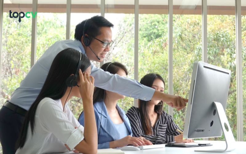 Trưởng nhóm cần phải thực hiện các công việc khác để đảm bảo sự phát triển và thành công của đội nhóm chăm sóc khách hàng.
