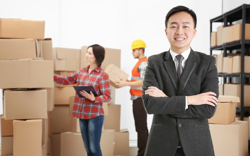 Trưởng phòng xuất nhập khẩu (Logistics Manager) là người đứng đầu bộ phận Xuất nhập khẩu