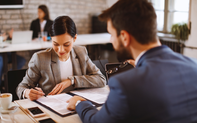 Trưởng phòng Xuất nhập khẩu sẽ đàm phán, ký hợp đồng với các đối tác lớn