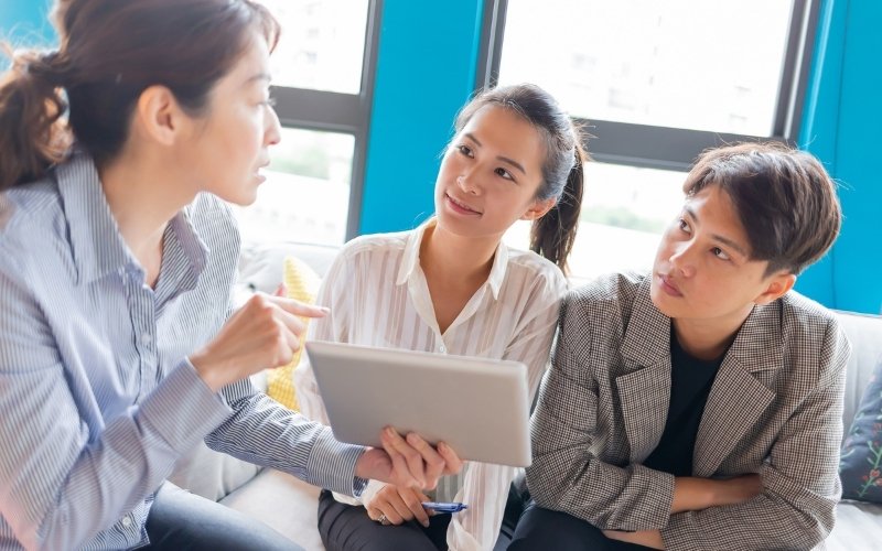Tư vấn viên cần có khả năng giao tiếp và thuyết phục khéo léo