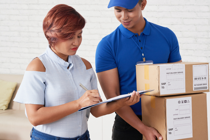 Nhân viên giao hàng thời vụ hiện nay có thể làm việc tại các đơn vị vận chuyển hoặc trực tiếp nhận đơn qua các ứng dụng