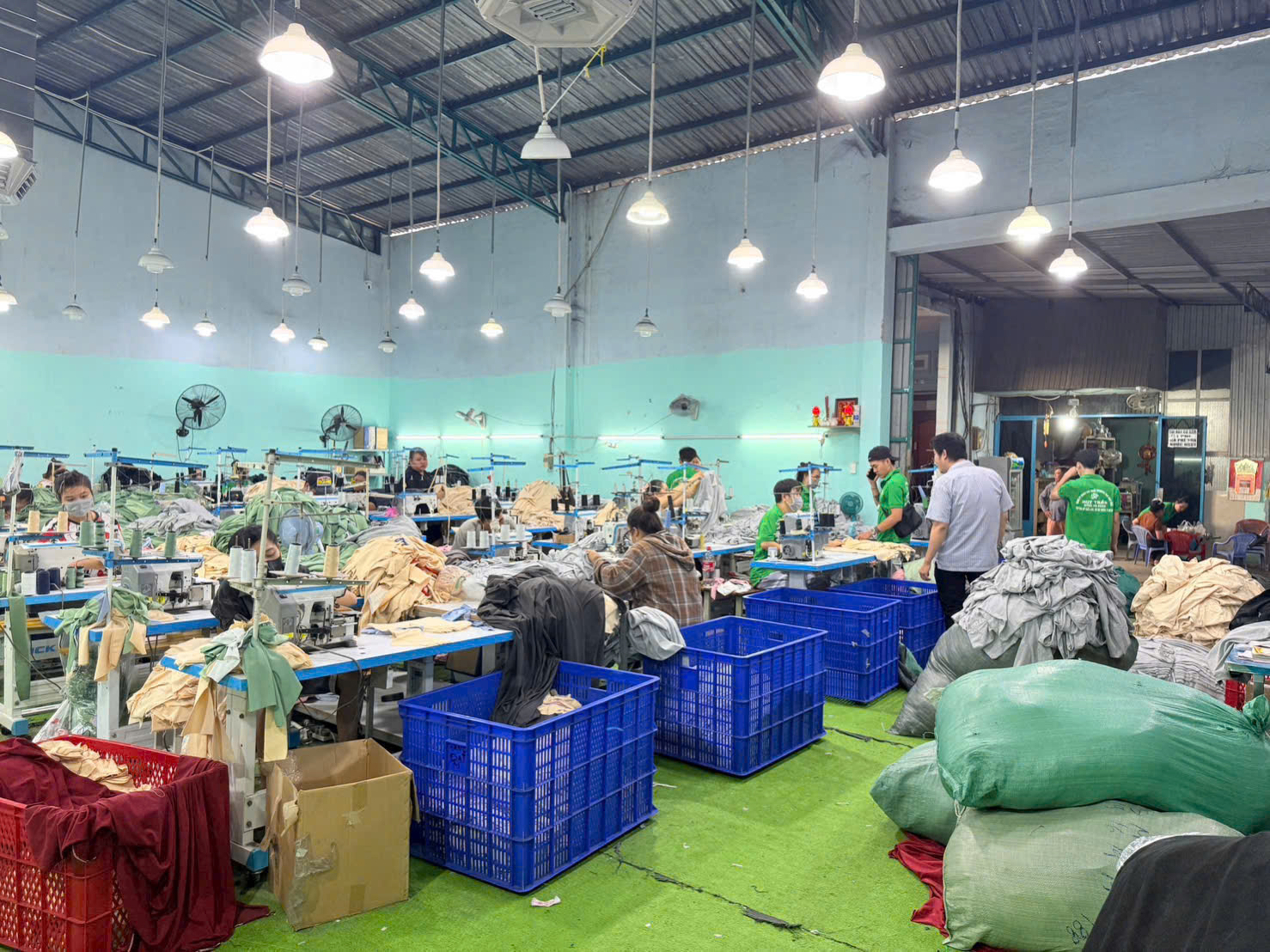 Hình ảnh CÔNG TY TNHH SẢN XUẤT THƯƠNG MẠI MAY MẶC HUY TRẦN 3