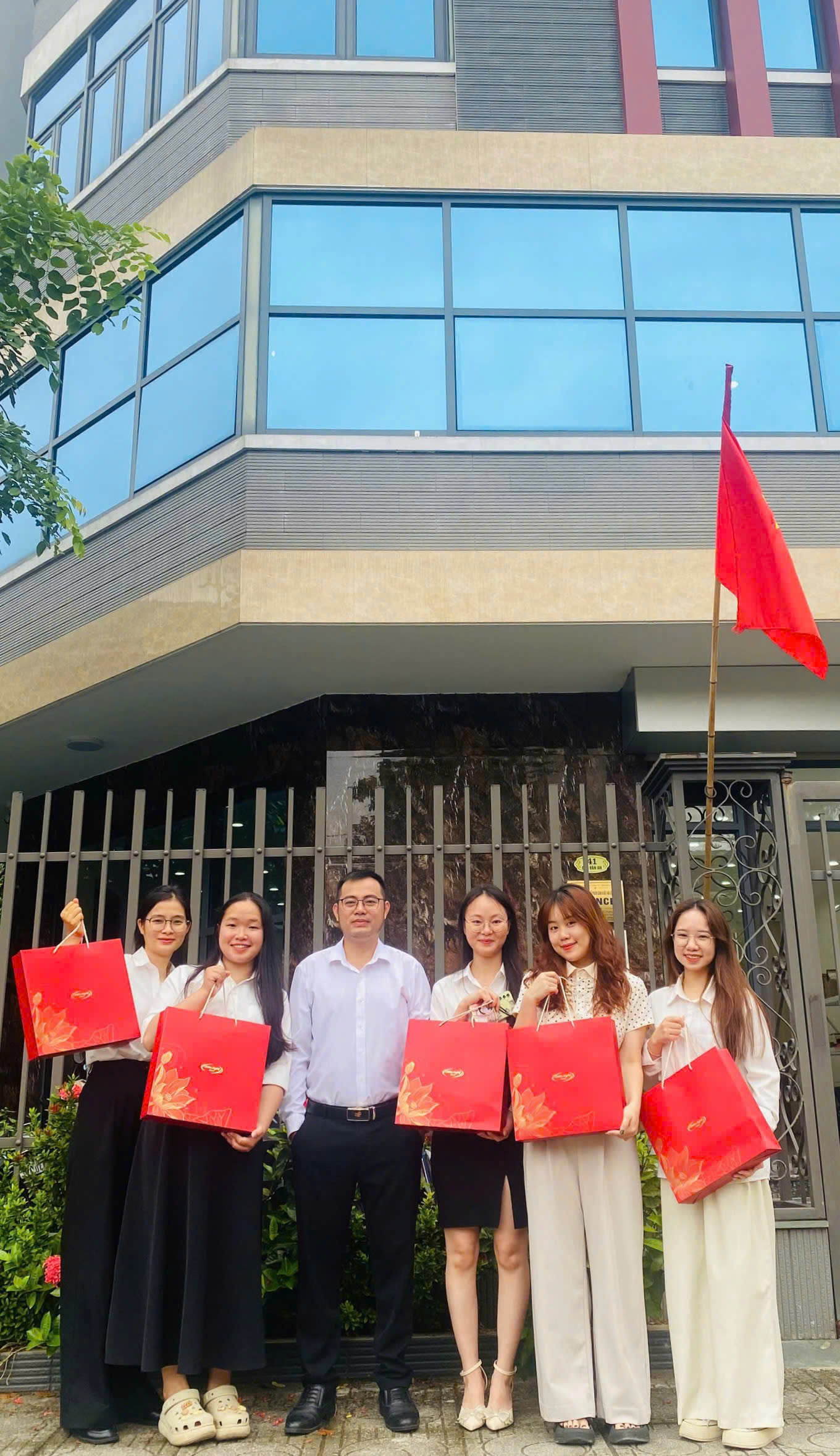 Hình ảnh Công ty TNHH LOTUS ACCOUNTING SERVICE 2