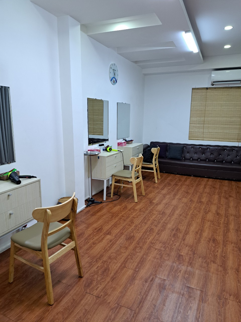 Hình ảnh HỘ KINH DOANH SALON GALAXY 4