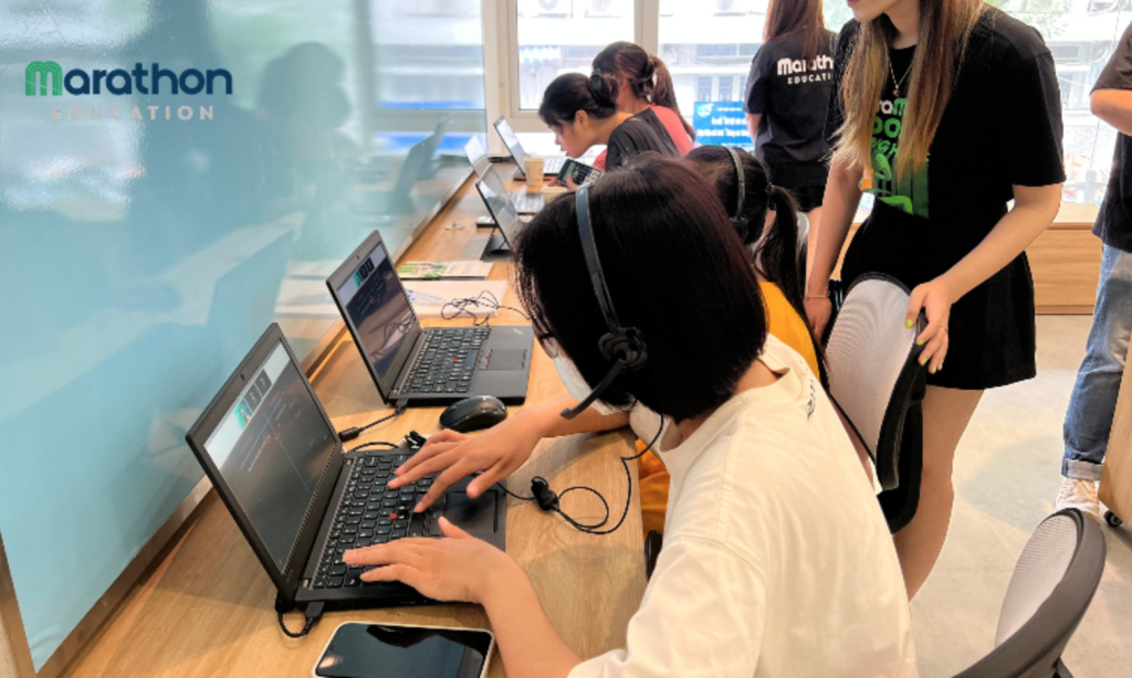 Nhân viên hướng dẫn Học viên học thử