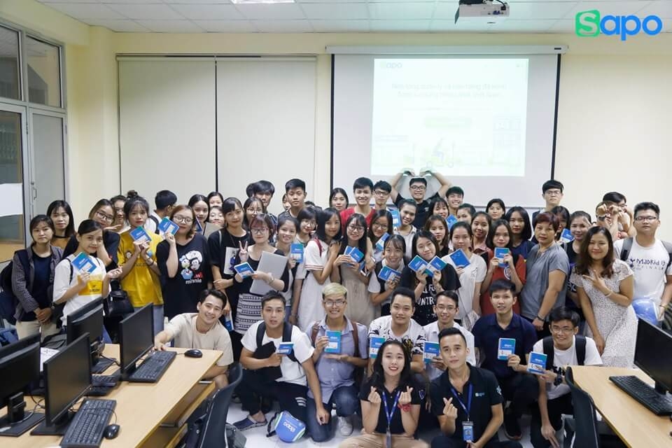 "Giá trị Sapo hướng tới là mang đến cho các bạn Sinh viên những cái nhìn tổng thể về Thương mại điện tử, về nghề nghiệp, định hướng trong tương lai, thu hút nhân tài. Sapo mang lại môi trường phát triển toàn diện cho các bạn sinh viên"