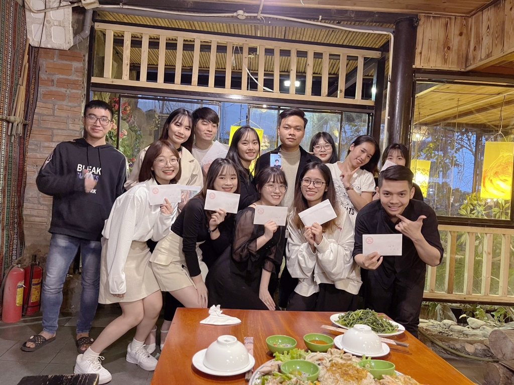Nhưng Lúc Vui Chơi Cũng Hết Mình