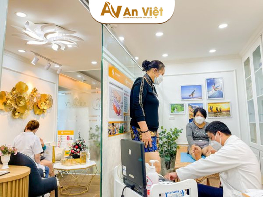 Thăm khám và quá trình điều trị giãn tĩnh mạch