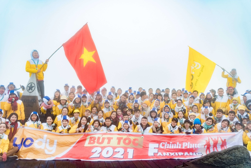 YODY - 150 thành viên khóa Lãnh đạo triệu phú leo bộ chinh phục Nóc nhà Đông Dương