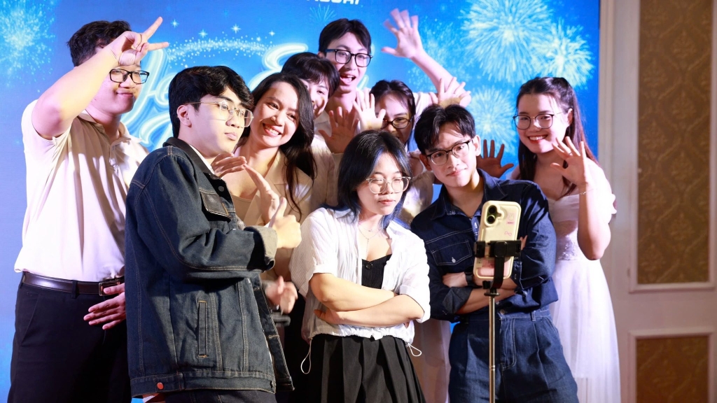 Check-in tiệc YEP của các thành viên team Marketing Nero