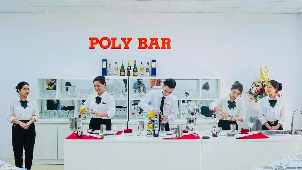 Buổi học thực hành của sinh viên chuyên ngành Nhà hàng khách sạn