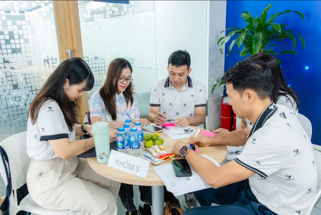 Chia sẻ kiến thức, đào tạo nội bộ