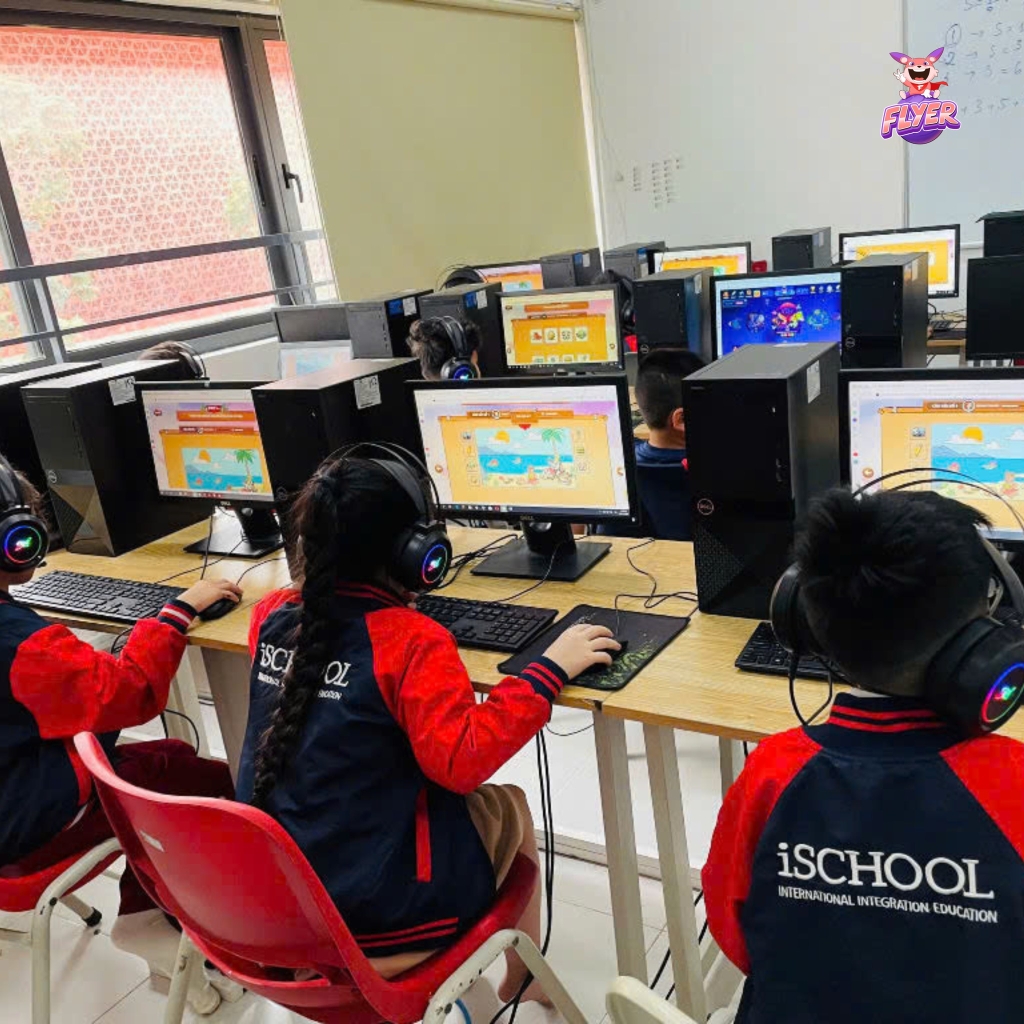 FLYER đồng hành cùng các bạn học sinh tại iSchool