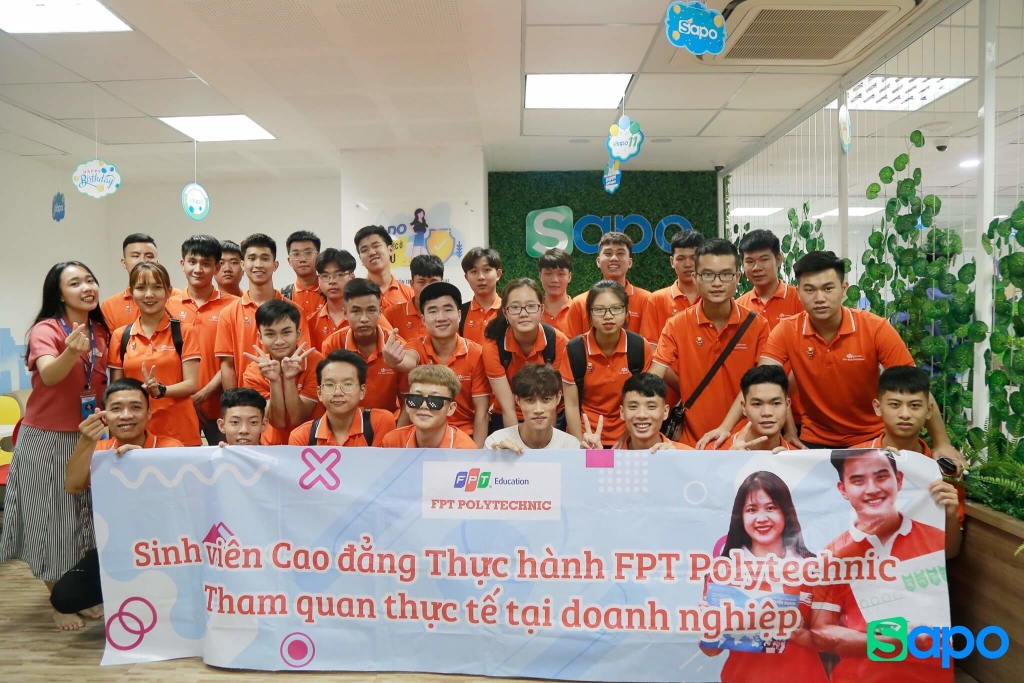 "Giá trị Sapo hướng tới là mang đến cho các bạn Sinh viên những cái nhìn tổng thể về Thương mại điện tử, về nghề nghiệp, định hướng trong tương lai, thu hút nhân tài. Sapo mang lại môi trường phát triển toàn diện cho các bạn sinh viên"
