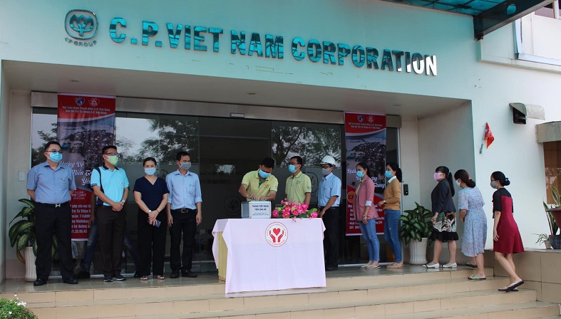 CPer sát cánh cùng đồng bào miền Trung chống lũ