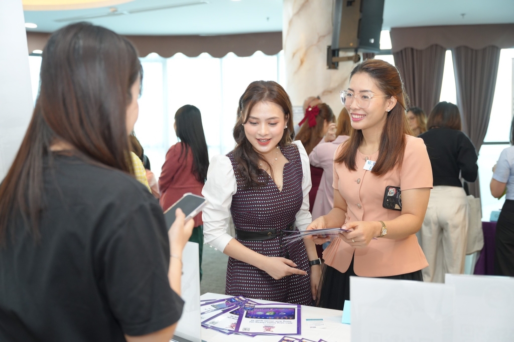 FLYER tại sự kiện Jolly Phonics Tranining Course