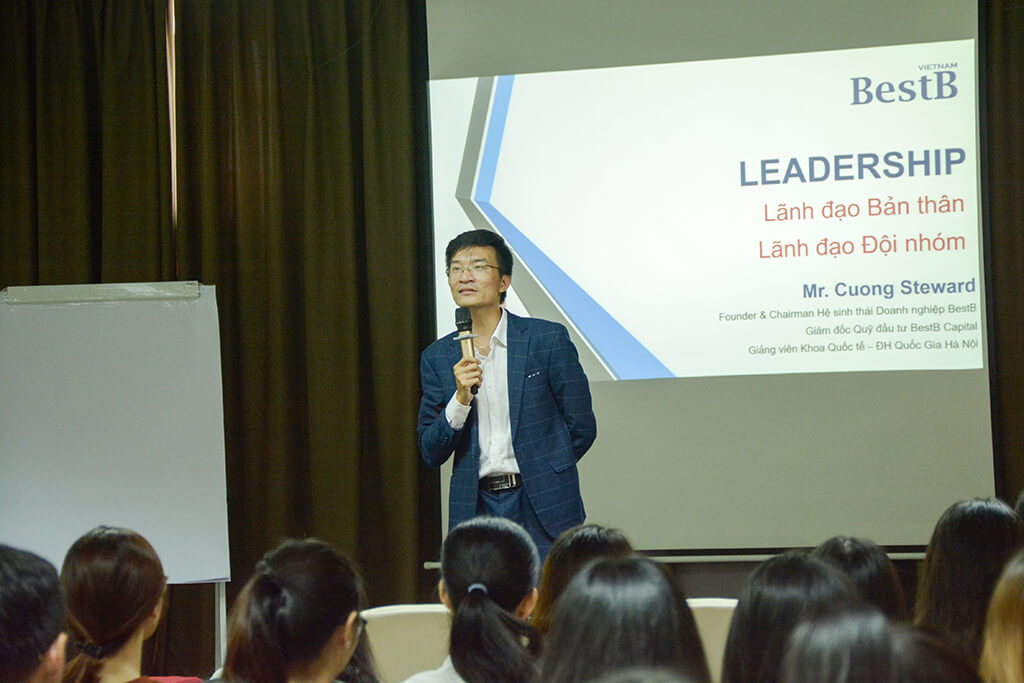 Các chương trình đào tạo nội bộ với các diễn giả đến từ các tổ chức danh tiếng bên ngoài