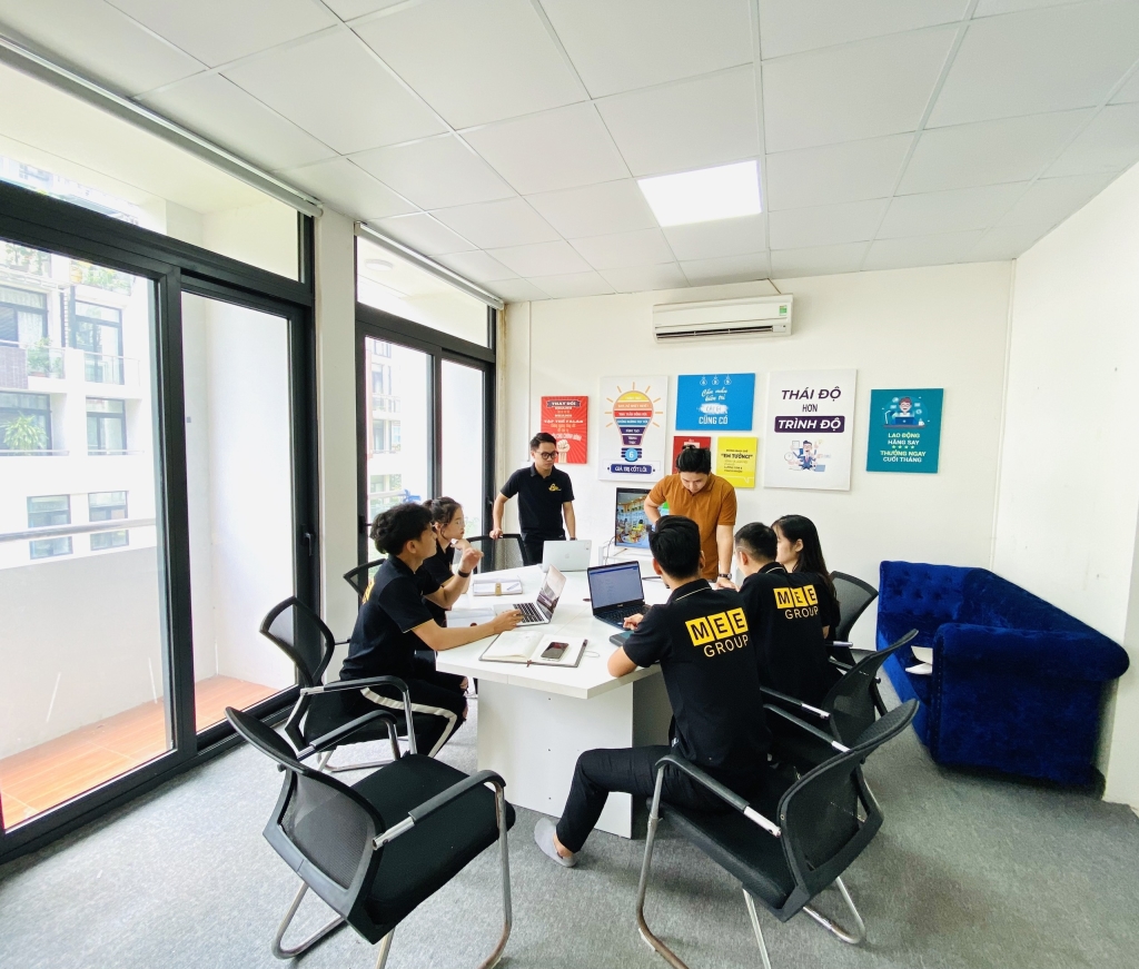Mee Group Luôn Làm Việc Hết Sức