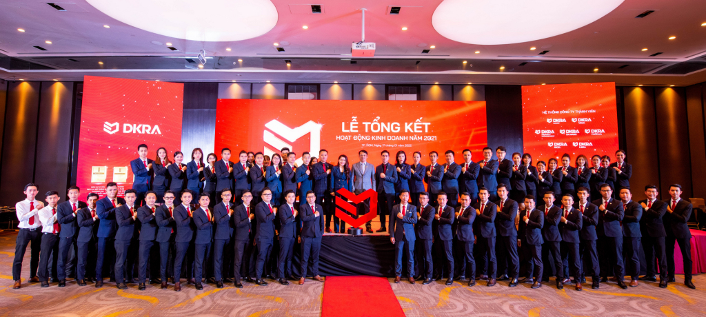 Tham dự lễ tổng kết hệ thống