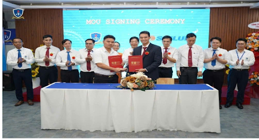HÌNH ẢNH HỢP TÁC - TRAO HỌC BỔNG TRƯỜNG HỌC