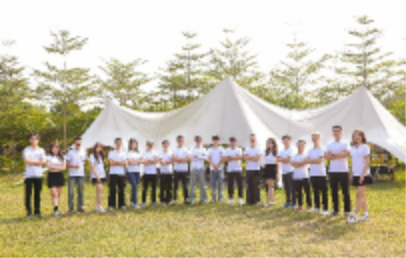 Làm hết sức, chơi hết mình