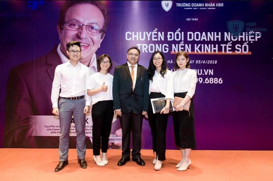 Nhân viên Langmaster được tài trợ tham dự các khóa học chuyên sâu về Sales, MKT, nhân sự